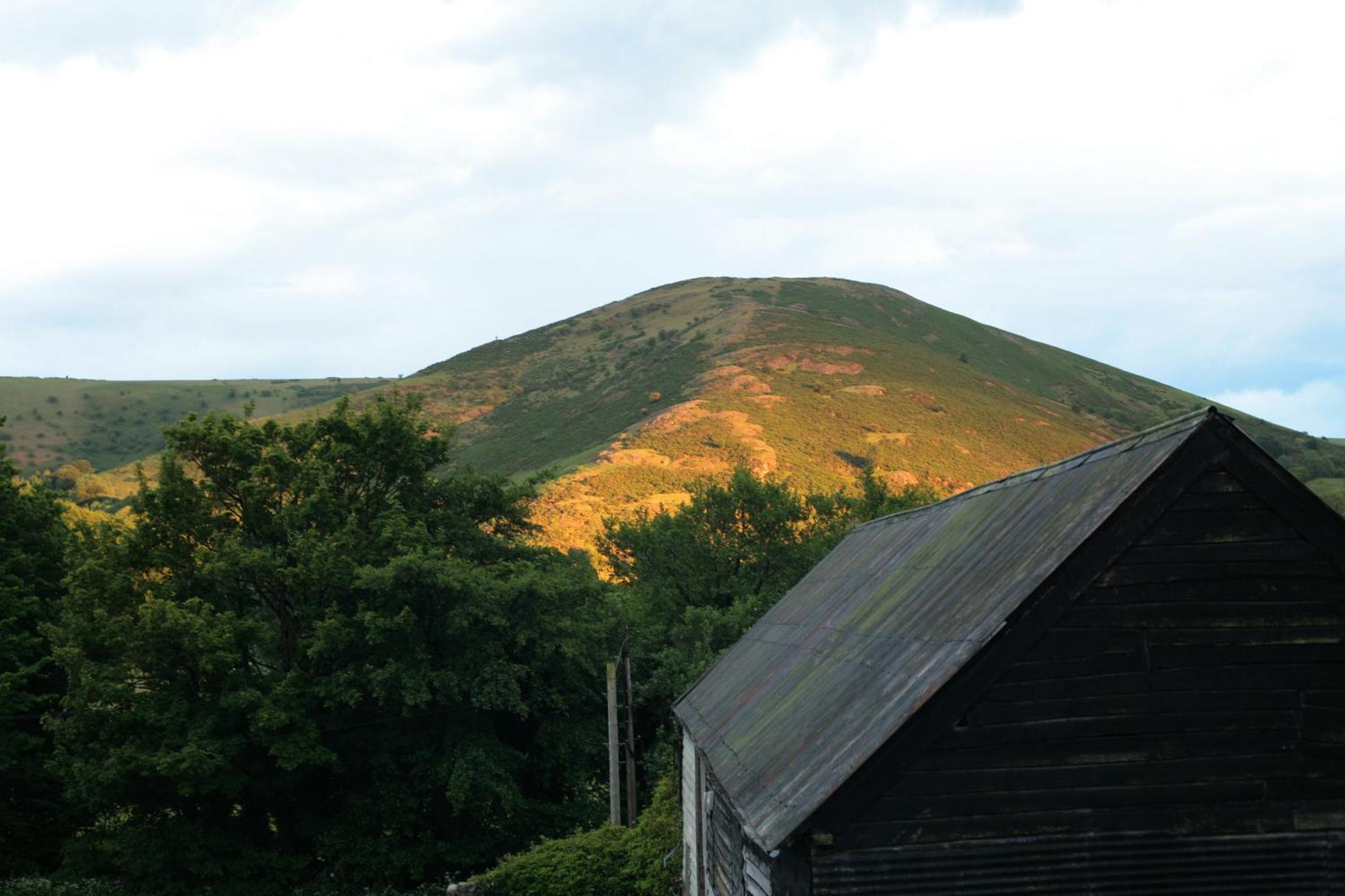 Two Unique Wrapped In Beautiful Welsh Scenery Apartment *